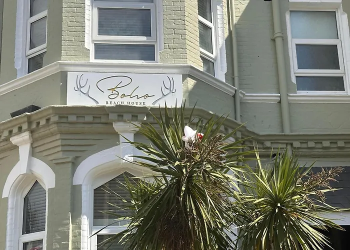 The Boho - 4 Min Walk To Beach & Town